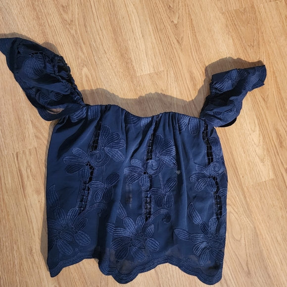 Lovers +Friends - Picture 8 of 9